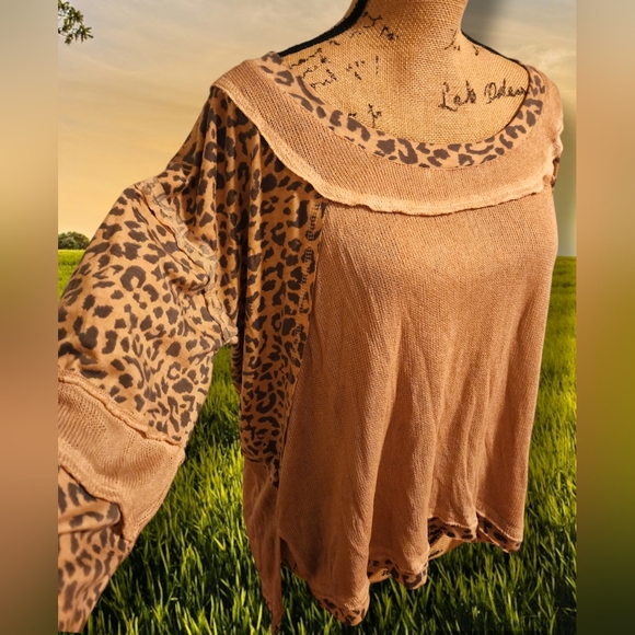 POL Clothing Women's top in a mauve/tanish color with Leopard Print. Size M.NWT - Picture 5 of 11